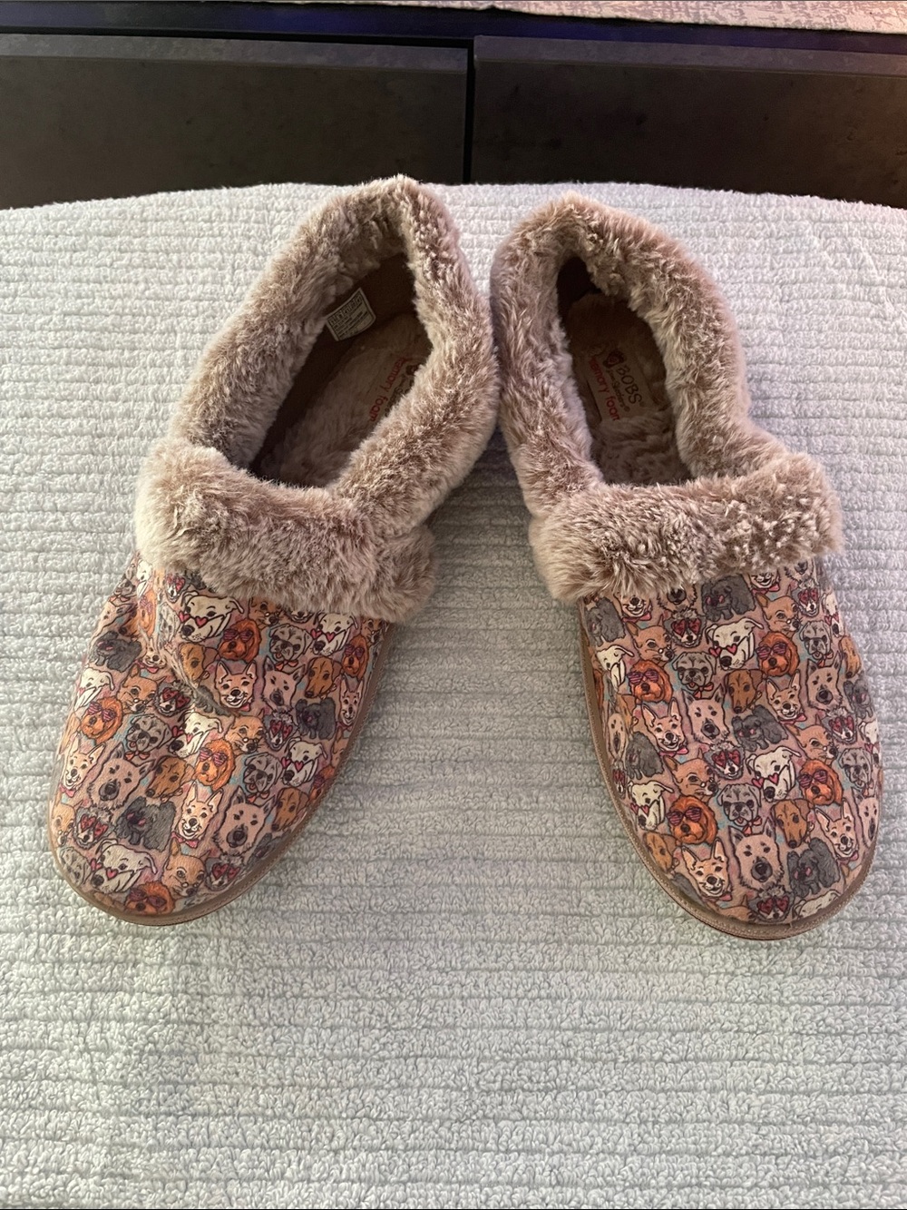 Bob’s Cozy Faux-Fur Lined Women's Slip-On Slippers - Tan Dog Print
